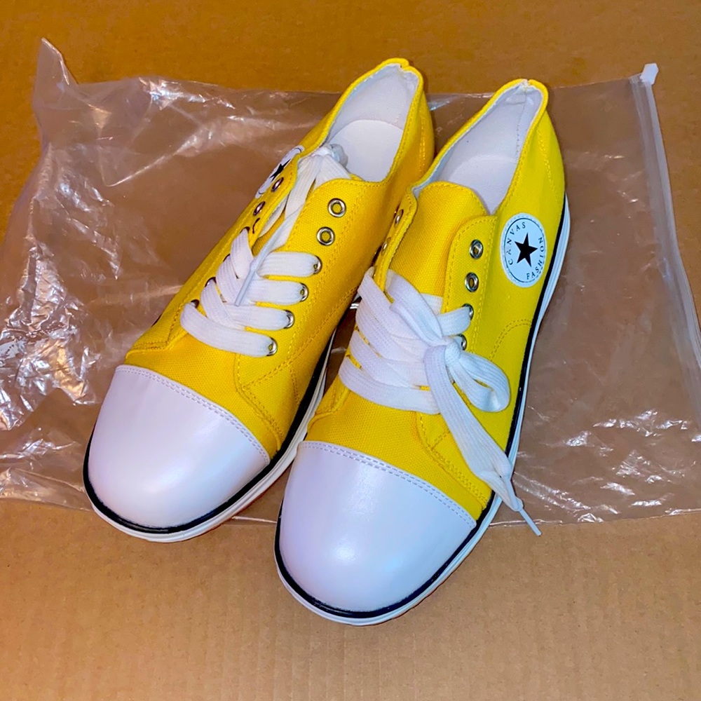 Canvas Chic Me Sneakers